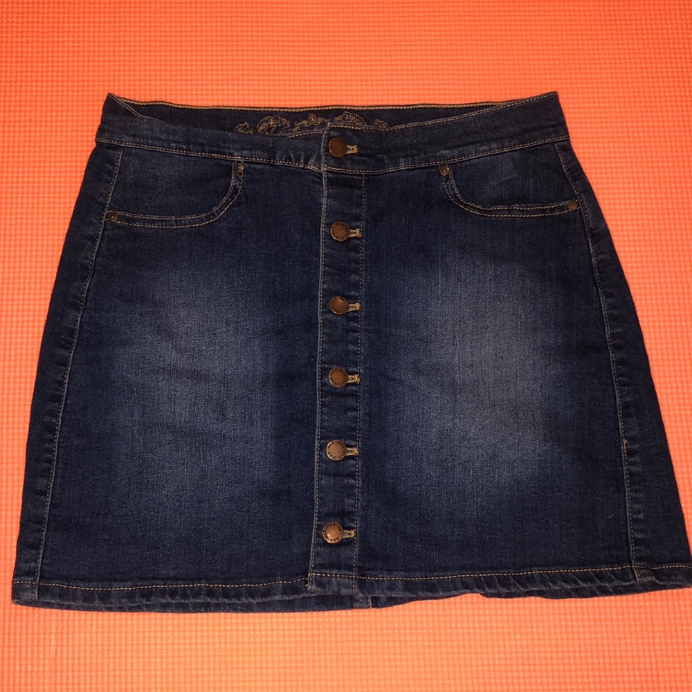 Dark Wash Buttoned Jean Skirt